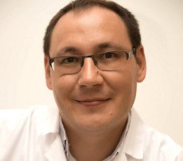 Врач клиники >Петр Железняков